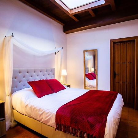Apartamentos Puente De La Juderia Hervas Bagian luar foto