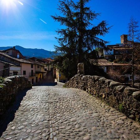 Apartamentos Puente De La Juderia Hervas Bagian luar foto