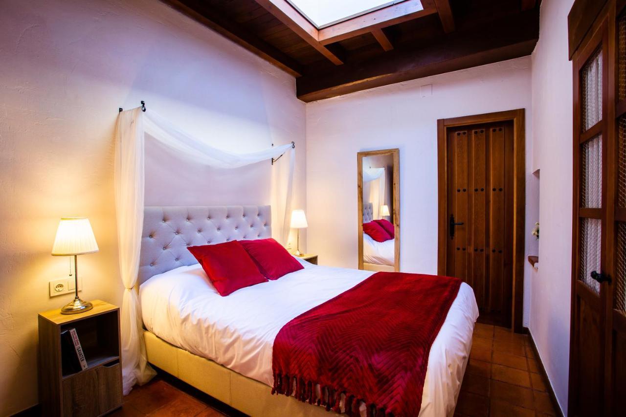 Apartamentos Puente De La Juderia Hervas Bagian luar foto