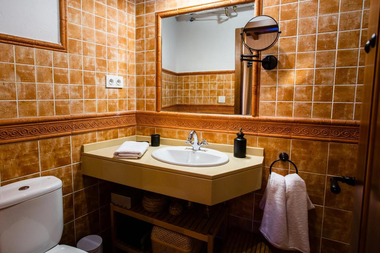Apartamentos Puente De La Juderia Hervas Bagian luar foto