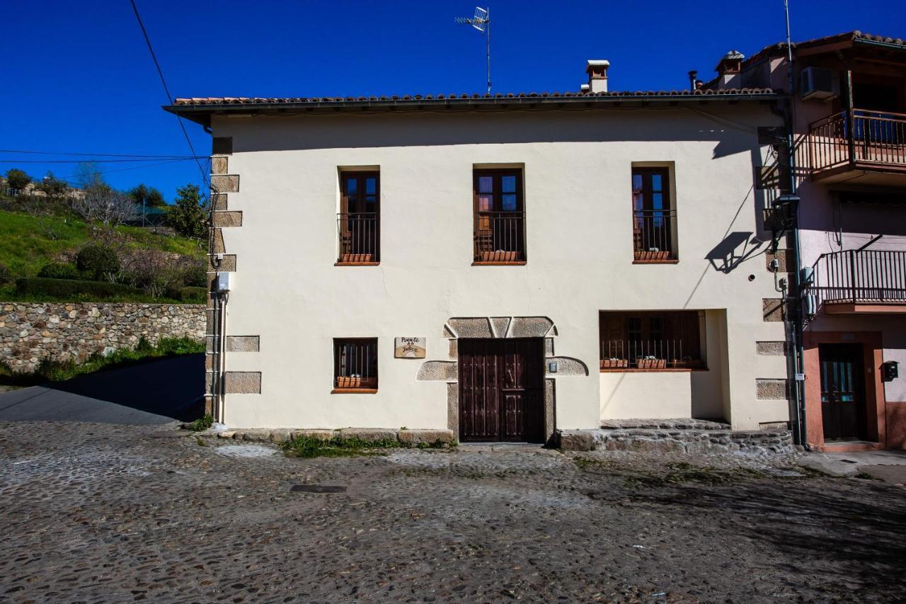Apartamentos Puente De La Juderia Hervas Bagian luar foto