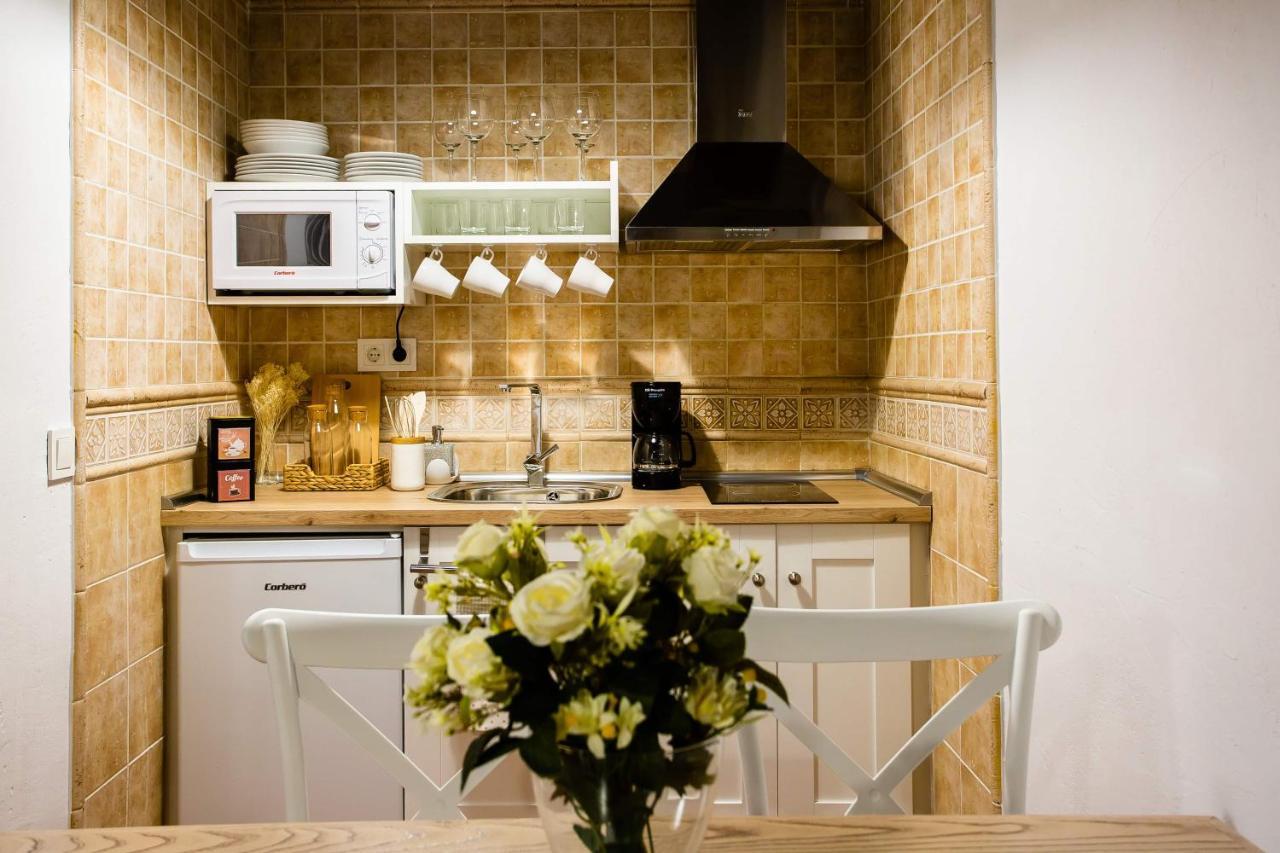 Apartamentos Puente De La Juderia Hervas Bagian luar foto