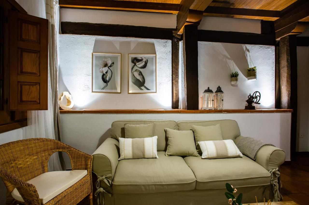 Apartamentos Puente De La Juderia Hervas Bagian luar foto