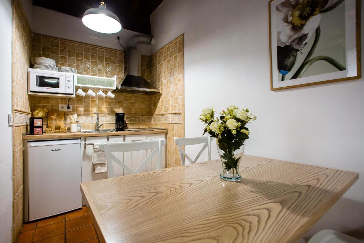 Apartamentos Puente De La Juderia Hervas Bagian luar foto