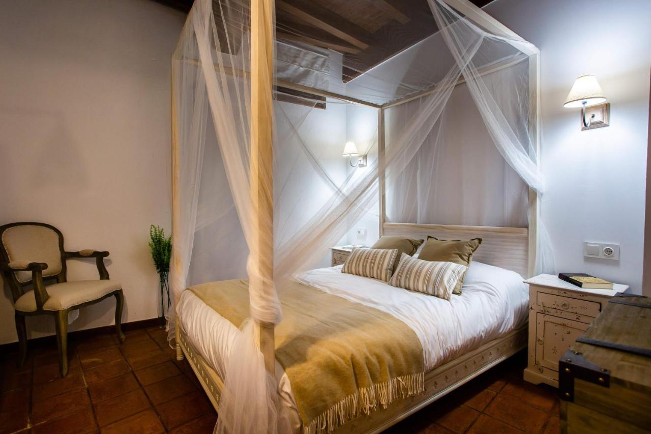 Apartamentos Puente De La Juderia Hervas Bagian luar foto