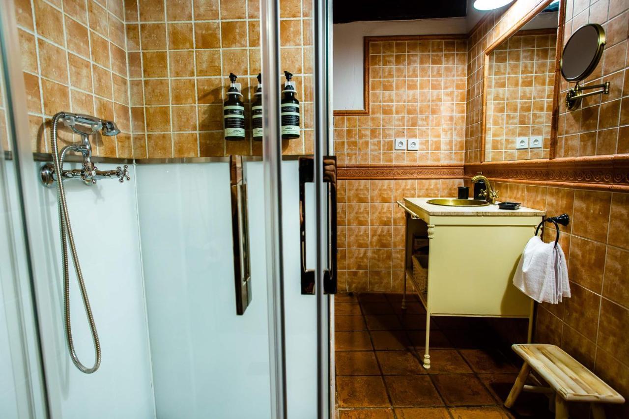Apartamentos Puente De La Juderia Hervas Bagian luar foto
