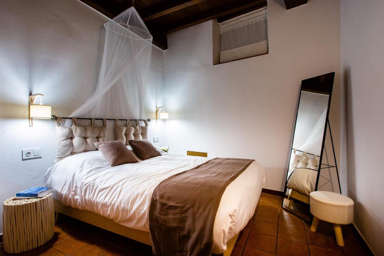 Apartamentos Puente De La Juderia Hervas Bagian luar foto