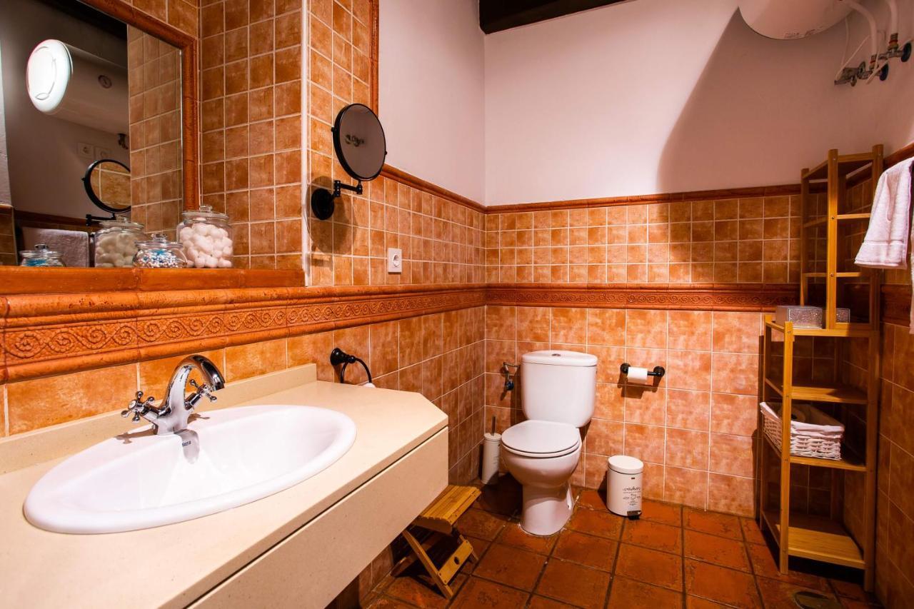 Apartamentos Puente De La Juderia Hervas Bagian luar foto