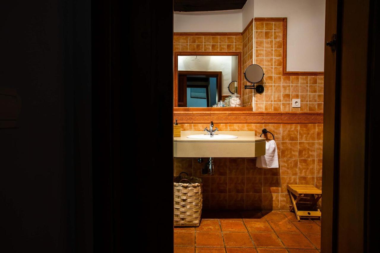 Apartamentos Puente De La Juderia Hervas Bagian luar foto