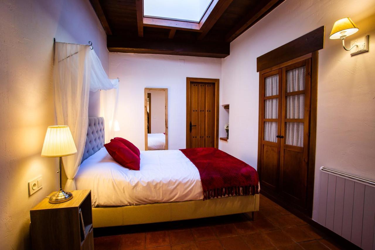 Apartamentos Puente De La Juderia Hervas Bagian luar foto