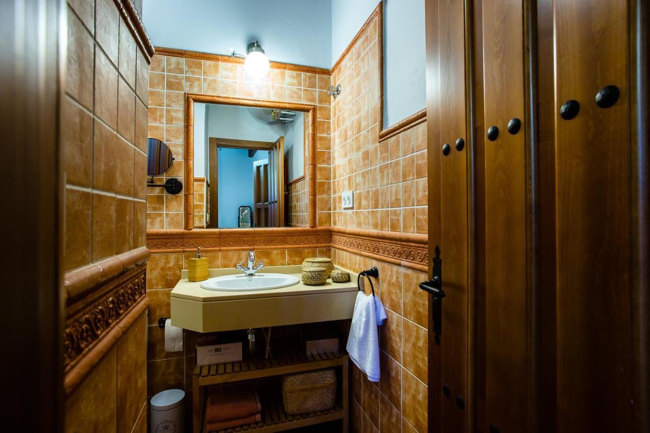 Apartamentos Puente De La Juderia Hervas Bagian luar foto