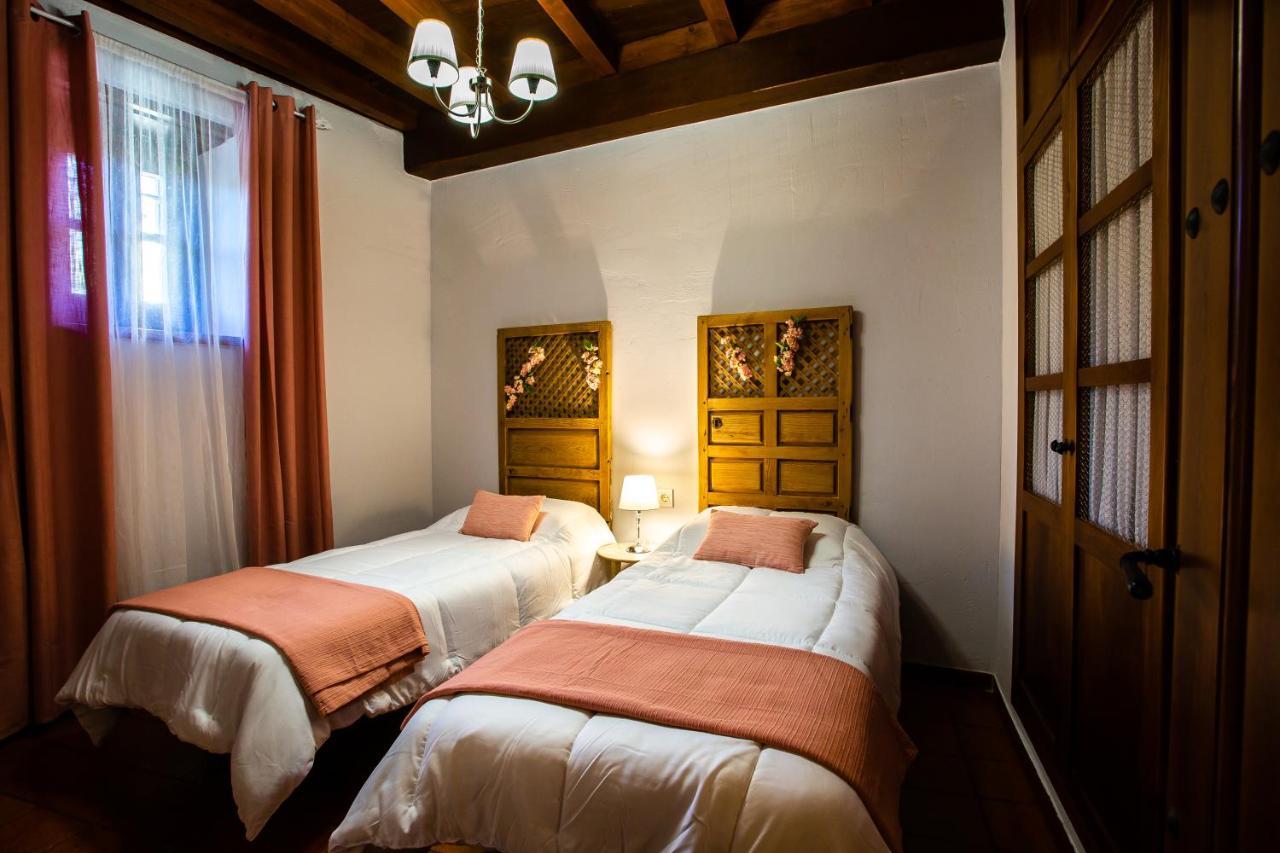 Apartamentos Puente De La Juderia Hervas Bagian luar foto