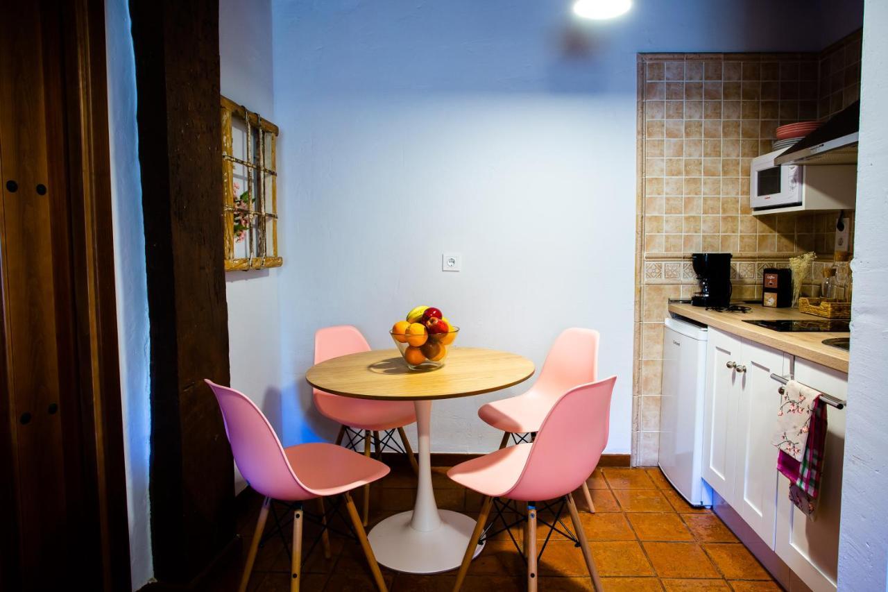 Apartamentos Puente De La Juderia Hervas Bagian luar foto