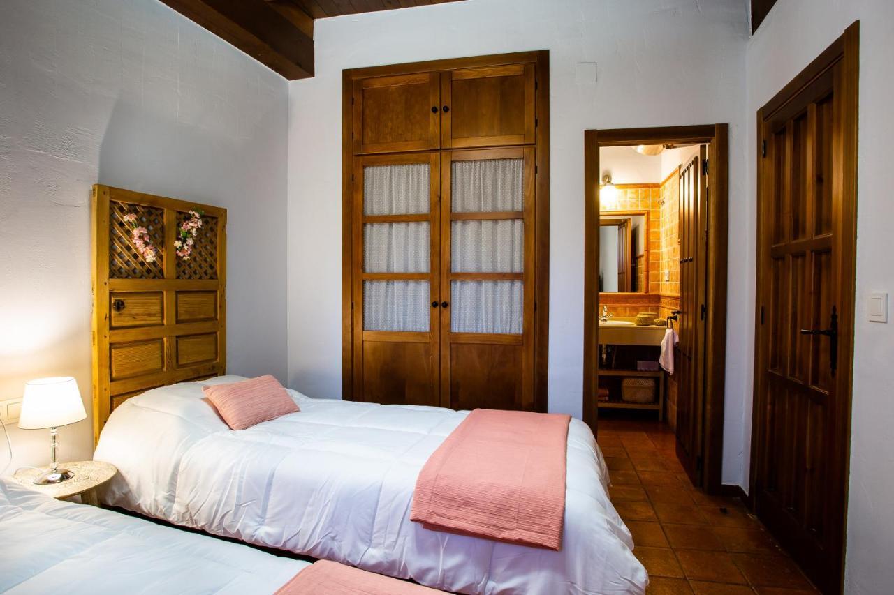 Apartamentos Puente De La Juderia Hervas Bagian luar foto