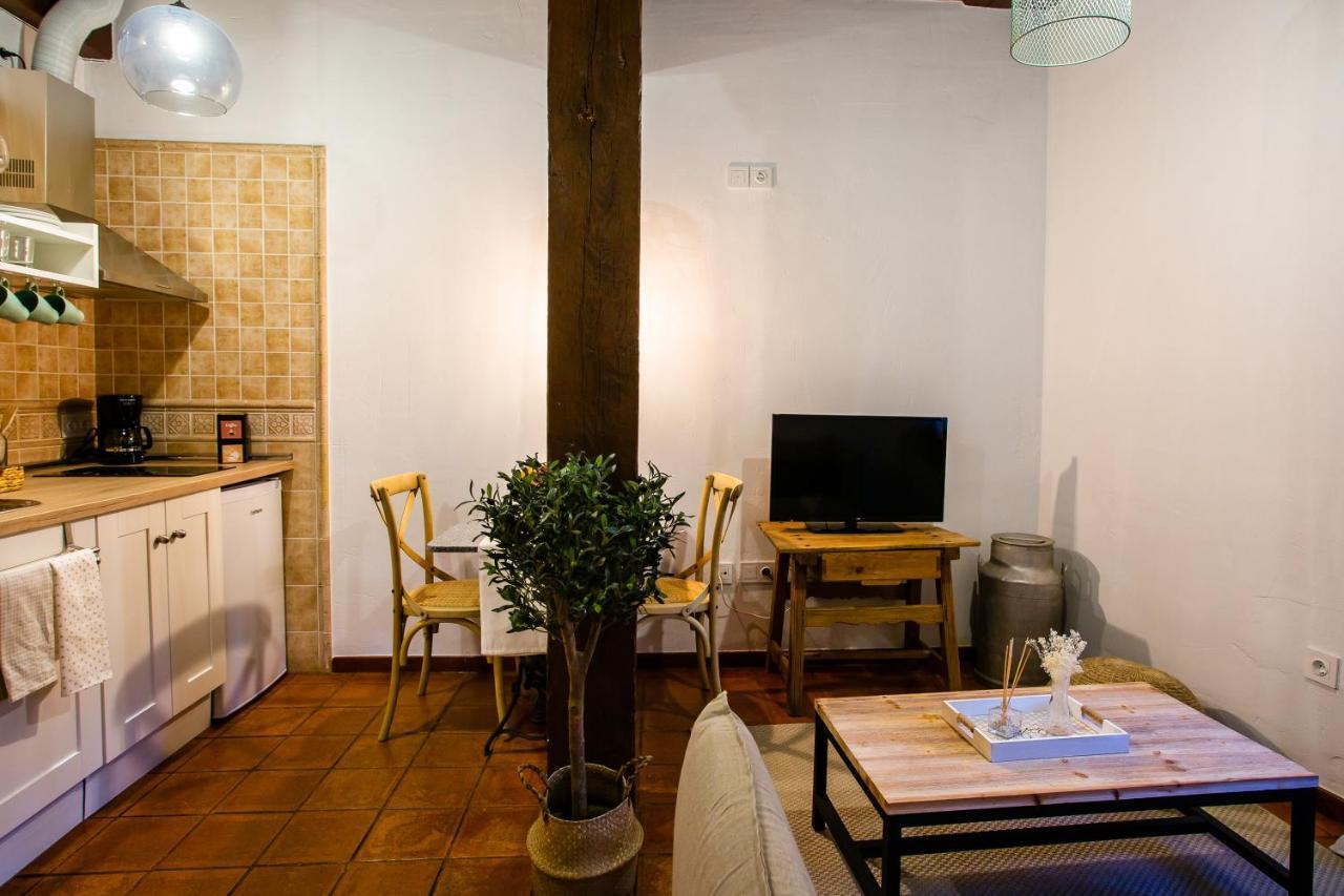 Apartamentos Puente De La Juderia Hervas Bagian luar foto