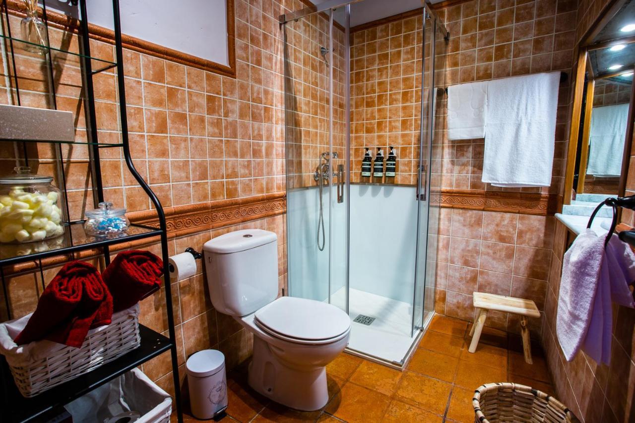 Apartamentos Puente De La Juderia Hervas Bagian luar foto