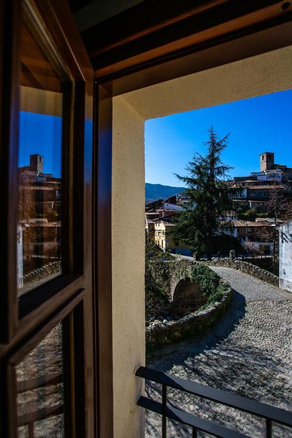 Apartamentos Puente De La Juderia Hervas Bagian luar foto