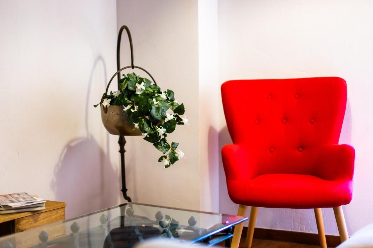 Apartamentos Puente De La Juderia Hervas Bagian luar foto