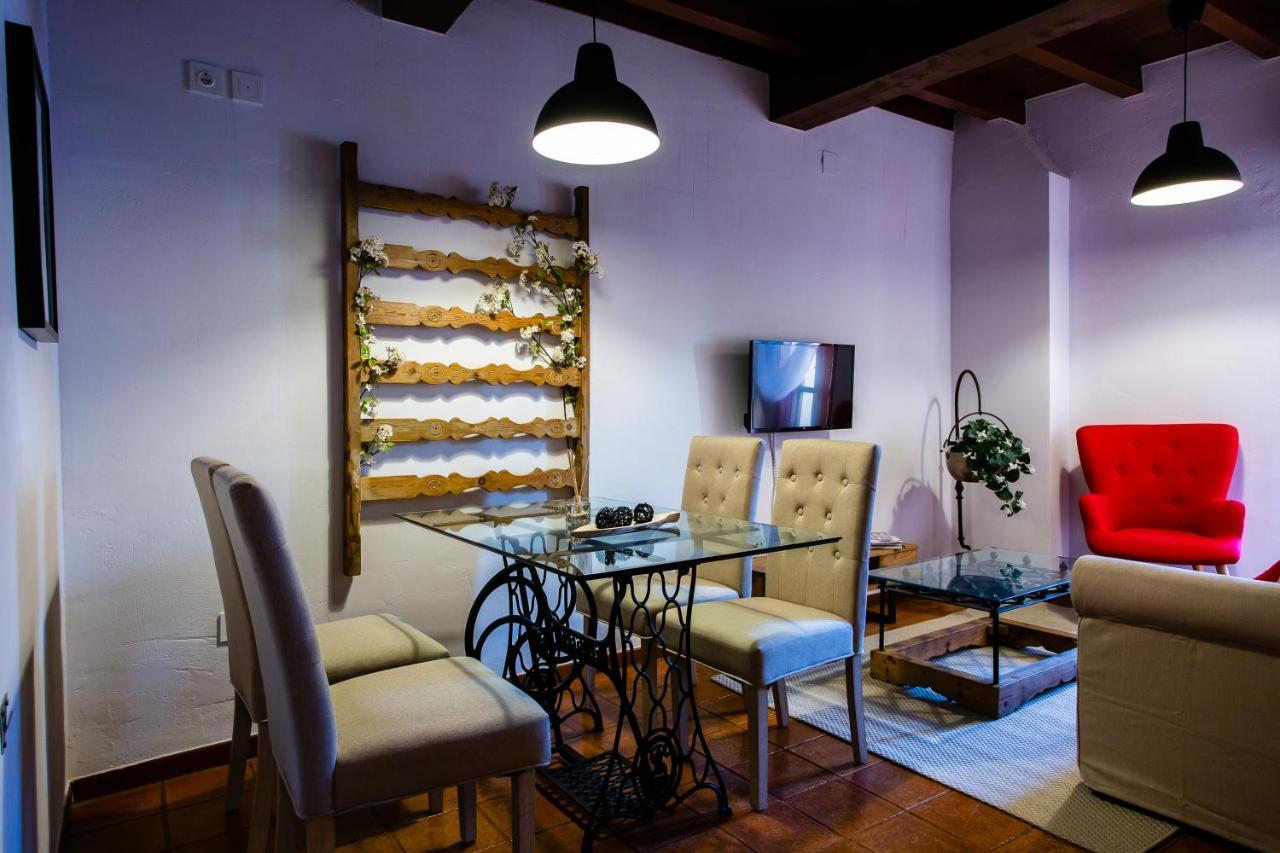 Apartamentos Puente De La Juderia Hervas Bagian luar foto