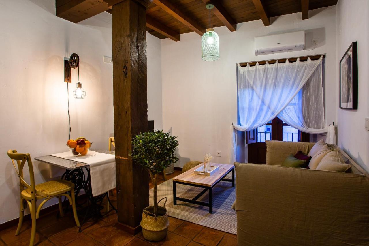 Apartamentos Puente De La Juderia Hervas Bagian luar foto